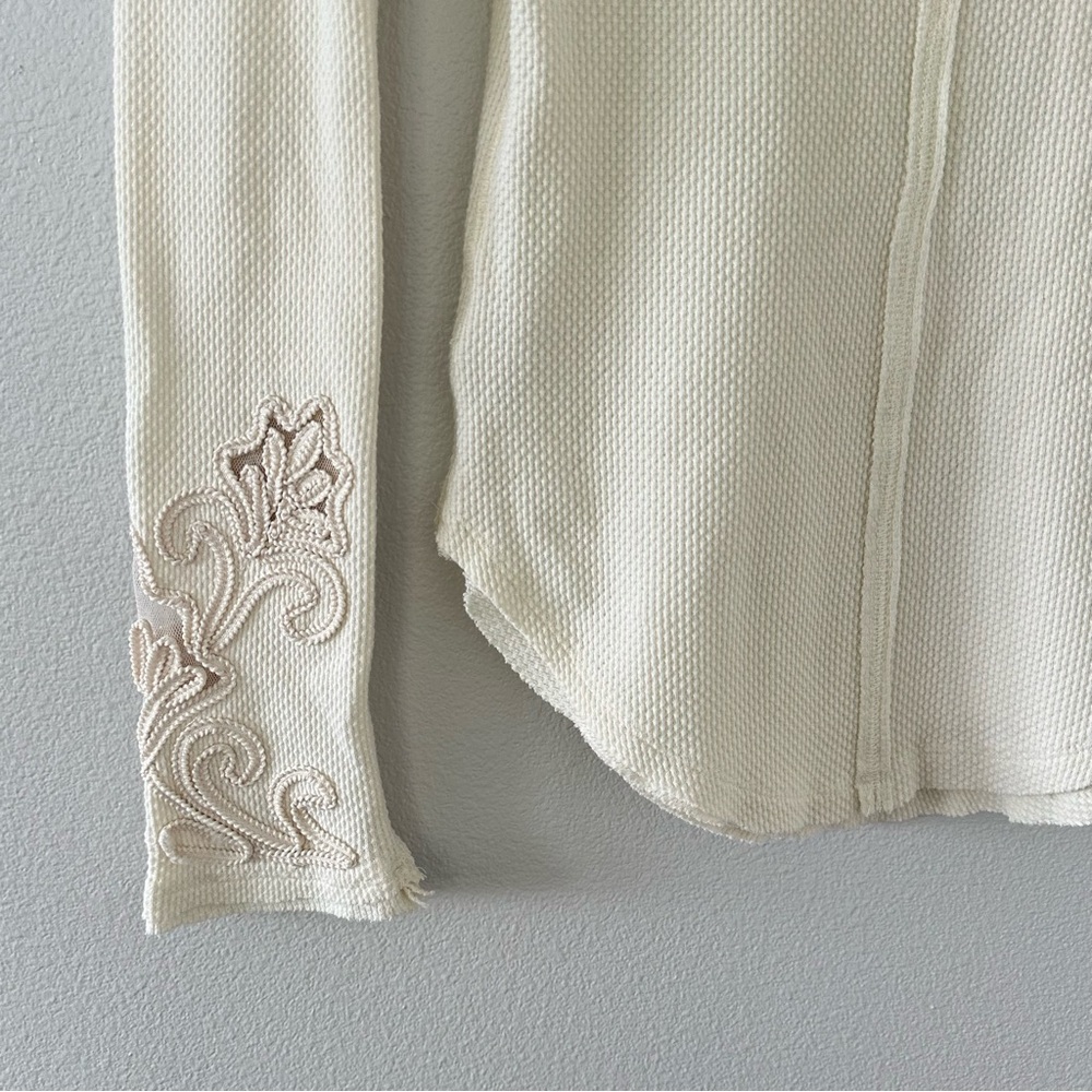 Free People Masquerade Cuff Lace Thermal Top Sz L Cream Boho Embellished Waffle - Picture 8 of 12